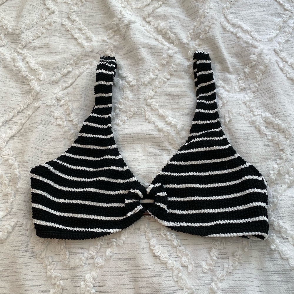 🦋  black and white striped bikini top 🦋
